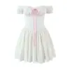 Vestido Feminino Doce Floral de Um Ombro Estilo Francês com Laço, Bordado e Mangas Curtas, Apresentando Cintura Marcada e Saia Curta