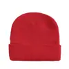 Gorro de lana otoño e invierno gorro para el frío gorro de punto para pareja color caramelo gorro de punto para pullover patrón de texto con logotipo bordado personalizado