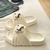 Zapatillas suaves y lindas de EVA para dormitorio estudiantil para mujer, para uso exterior en verano 2026, zapatillas tipo slip-on para el hogar con una sensación cómoda para niñas