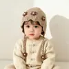 Gorro de Bebé Otoño Invierno Estilo Coreano Floral para Niña Gorro de Punto con Felpa Adicional Lindo Elegante Protección para las Orejas de Bebé Gorro de Lana