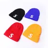 Gorra para Mujer Otoño e Invierno Moda Coreana Parejas Hombres y Mujeres Lana Tejida Gorra tipo Pullover Letra S Mismo Estilo que Yang Mi