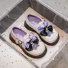 Zapatos de princesa para niñas, colección de otoño, zapatos de piel para niños con suela blanda, zapatos de actuación, con lazo, negros, modernos y antideslizantes