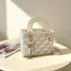 Elegante y moderno bolso acolchado para mujer de la nueva colección 2026, versátil para el trabajo, moderno bolso de hombro de comercio exterior