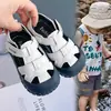 Zapatos para Niños 2026 Estilo Nuevo Antideslizantes Transpirables Zapatos para Niños Pequeños Moda para Niñas Versátiles Zapatos de Playa Sandalias de Punta Cerrada para Verano