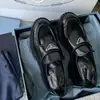 Nuevos Zapatos Mocasines P Marca Otoño e Invierno 2025 para Mujer, Piel Genuina, Suela Gruesa, Tacón Grueso, Logo Triangular, Estilo Británico, Zapatos Pequeños de Cuero Retro