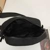 Bolso bandolera deportivo unisex de estilo nuevo, sencillo, personalizado y combinable, bolso de hombro informal de estilo Hong Kong, bolso cuadrado pequeño.