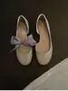 Sapatos rasos artísticos estilo francês para mulheres, novidade verão 2026, versáteis, sola macia, corte lateral, sapatos Mary Jane retrô