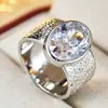 Bestseller transfronterizo: anillo ancho martillado de textura vintage, sensación de nicho de alta gama, anillo de joyería de zirconia ovalada extragrande