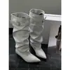 Botas plissadas empilhadas de bico fino com design exclusivo, novo modelo outono 2026, botas longas de cano largo com fivela de cinto, botas de montaria femininas de cano alto