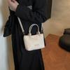 Bolso tejido de paja estilo playa de vacaciones de verano Bolso bandolera portátil 2025 Nuevo estilo Estilo occidental Nudo de cuerda Bolso cesta de verduras Bolso tejido