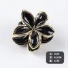 Pinza para el pelo de flor de plumeria pequeña y colorida de contraste transfronteriza, Pinza de garra floral dulce para mujer, Pinza lateral, Pinza de tiburón para la nuca