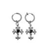 Pendientes de aro con colgante de cruz de diamante negro en forma de corazón de alta gama, clips para orejas, unisex, pendientes oscuros, tachuelas, stock de fábrica