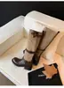 Botas Sazonais Primeiro Encontro para Mulheres 2026 Nova Cor Color-Block Salto Grosso Aumentador de Altura Botas de Montaria com Fivela de Cinto e Design de Cadarço, Botas Longas com Lavagem de Cor