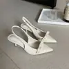 Sandalias Francesas de Tacón Medio-Alto Rojas de Punta Cerrada Zapatos de Hada 2026 Primavera/Verano Nuevos Zapatos de Salón de Charol con Lazo y Punta Fina