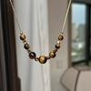 Collar de piedra de ojo de tigre Maillard, moda otoño-invierno, ligero, lujoso, cadena de hueso de serpiente, cadena de lana a juego para mujer, nuevo estilo 2024
