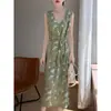 Vestido de Cetim Novo para Primavera/Verão 2026 para Mulheres, Sem Mangas, Color Block, Cintura com Amarração, Caimento Solto, Vestido Versátil de Comprimento Médio em Linha A