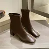 Botas Martin ajustadas de punta cuadrada para otoño e invierno 2026 nuevas botines cortos para mujer de cuero suave versátiles botas color nude suela blanda estilo británico tacón grueso
