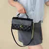 Bolso de mujer transfronterizo, exquisito bolso de hombro con patrón de diamantes, nuevo bolso de mano patchwork de hebilla de bloqueo de alta gama de Henggeng, elegante bolso cruzado
