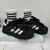 Zapatillas de entrenamiento alemanas para niños de cuero genuino 2026 primavera y otoño nuevas zapatillas con puntera de concha zapatillas deportivas para niños versión coreana zapatillas casuales para niñas