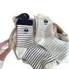 Calcetines de otoño e invierno hasta la pantorrilla para mujer, oso de dibujos animados, a rayas retro, estilo universitario, versión coreana, lindos, estilo ins, calcetines largos japoneses, versátiles