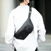 Bolsa de Pecho para Hombre Estilo Japonés Nicho Simple Ligera para Ciclismo Pequeña Bolso Cruzado Simple Bolso Cruzado de Película de Cuero Resistente al Agua