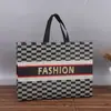 Em estoque nova bolsa de compras popular em TNT bolsa de compras personalizada para loja de roupas estilo ins toque de alta qualidade personalizável