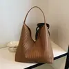 Bolso de hombro cruzado de diseño nicho coreano tejido, moderno, elegante, de gran capacidad, para madre e hijo, versátil, bolsa de mano de moda