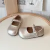 Zapatos de cuero vintage estilo francés 2026 primavera y otoño nueva versión coreana para niñas, zapatos de princesa con pedrería y suelas suaves para combinar con faldas