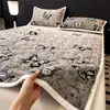 Colcha gruesa de pelo de conejo para invierno, colcha acolchada estilo tatami retro y juego de sábanas con forro polar (conjunto de tres piezas)