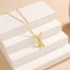 Colar Longo Personalizado de Alto Padrão Banhado a Ouro Transfronteiriço para Mulheres, Design Versátil de Nicho com Pingentes de Coelho e Veado, Corrente para Suéter