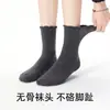 Meias de Cano Médio para Meninas Primavera/Outono 2026 Algodão Puro Renda Bolinhas Babado Estilo Miu Meias Femininas Sem Costura Atacado