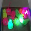 Brinquedos luminosos pequenos presentes infantis código de varredura de drenagem mercado noturno infantil recompensa de jardim de infância menos de um yuan atacado de barraca