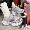 Tênis Esportivo Infantil 2026 Novo Primavera/Outono Malha Infantil Tênis Pai Estilo de Rua Tendência Crianças de Médio a Grande Porte Casuais para Corrida