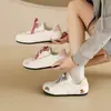 2026 Novo Tênis Branco Feminino Primavera Estilo Coreano Laço Ins Casual Esportivo Versátil Tênis Estilo de Rua Xb201