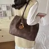 Bolsa Grande Estampa de Leopardo Feminina Nova Outono 2026 Retro Simples de Ombro e Mão Versátil Bolsa Tote para o Dia a Dia