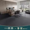 Las alfombras de piso se utilizan para oficinas comerciales de área grande, cubriendo directamente todo el piso de cemento, y también se usan en dormitorios y estudios.