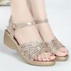Sandalias de tacón grueso estilo nuevo verano 2025 para madre, sandalias de tacón medio para mujer, combinan con todo, hebilla de una tira, sandalias de cuero de moda estilo hada, de tacón alto