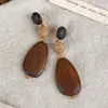 Pendientes de madera tejidos estilo bohemio con piezas de madera ovaladas y bucles de cuerda de cáñamo, estilo largo para viajes y sesiones de fotos, creando un look atmosférico