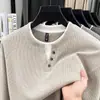 Camiseta de manga larga para hombre con cuello en V estilo Old Money, nueva colección Otoño 2026, cálida, casual, sudadera base de punto de dos piezas falsas