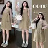Doce Roupa de Maternidade Estilo Faculdade: Conjunto de Duas Peças: Camiseta Listrada de Manga Longa para Primavera e Outono com Saia de Suspensório Usável por Cima, Emagrecedor e que Cobre a Barriga