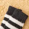Meias de veludo meias masculinas cano alto com acolchoado de veludo meias para o chão meias quentes de toalha meias de veludo coral pedido em atacado