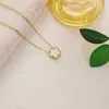 Collar Colgante Flor de Cinco Pétalos de Acero Inoxidable de Moda Cadena para Clavícula de Lujo Ligero Simple para Mujer Joyería