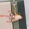 Produtos Culturais e Criativos: Fique Rico Logo, Boa Sorte, Chaveiro de Carroça Pequena, Pingente para Bolsa, Pingente do Ano Zodiacal, Chaveiro de Brinde Promocional