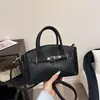 Bolsa de mão de design de nicho transfronteiriça, nova bolsa versátil da moda outono 2026, bolsa de ombro e transversal de alta qualidade