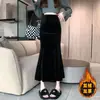 Falda Larga Negra de Terciopelo Estilo Sirena 2025 Nuevo Estilo para Mujer Otoño e Invierno Ultralarga de Alta Gama Exquisita Bodycon
