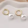 Elegante e sofisticado, leve e luxuoso, com design pendente, brincos de pérola, banhados a ouro com pedras de zircônia cúbica densamente cravejadas, um brinco único e de alta qualidade para mulheres