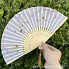 Leque Dobrável Estilo Antigo Transfronteiriço para o Verão, Estilo Chinês, Hanfu, Cheongsam, Leque Pequeno Dobrável de Bambu Portátil para Mulheres