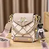 2025 Nova Moda Versátil Popular Bolsa de Ombro Único Bolsa Transversal Tendência Pequena Bolsa Feminina de Verão Nicho