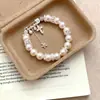 Socialité InternacionalCuentas de nácar blanco combinadas con accesorios de circonita plateada con baño de cobre, elegante pulsera estilo socialité, un regalo con clase para mujeres