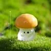 Nuevo producto transfronterizo: figuras de hongos que brillan en la oscuridad, lindos adornos pequeños, accesorios de decoración para manualidades, decoraciones para terrarios de musgo en miniatura y piezas decorativas pequeñas